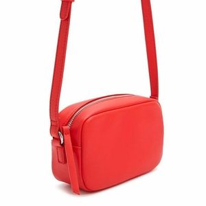 🔥5/$15 - NWOT Red Mod Cross Body Purse